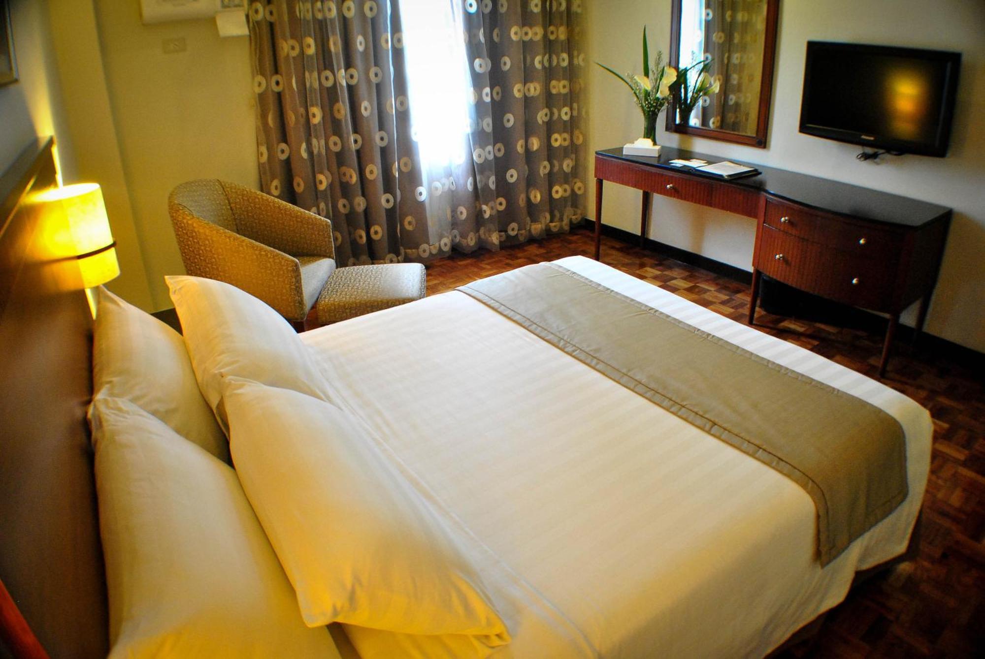 Fersal Hotel Neptune Makati Makati City Kültér fotó