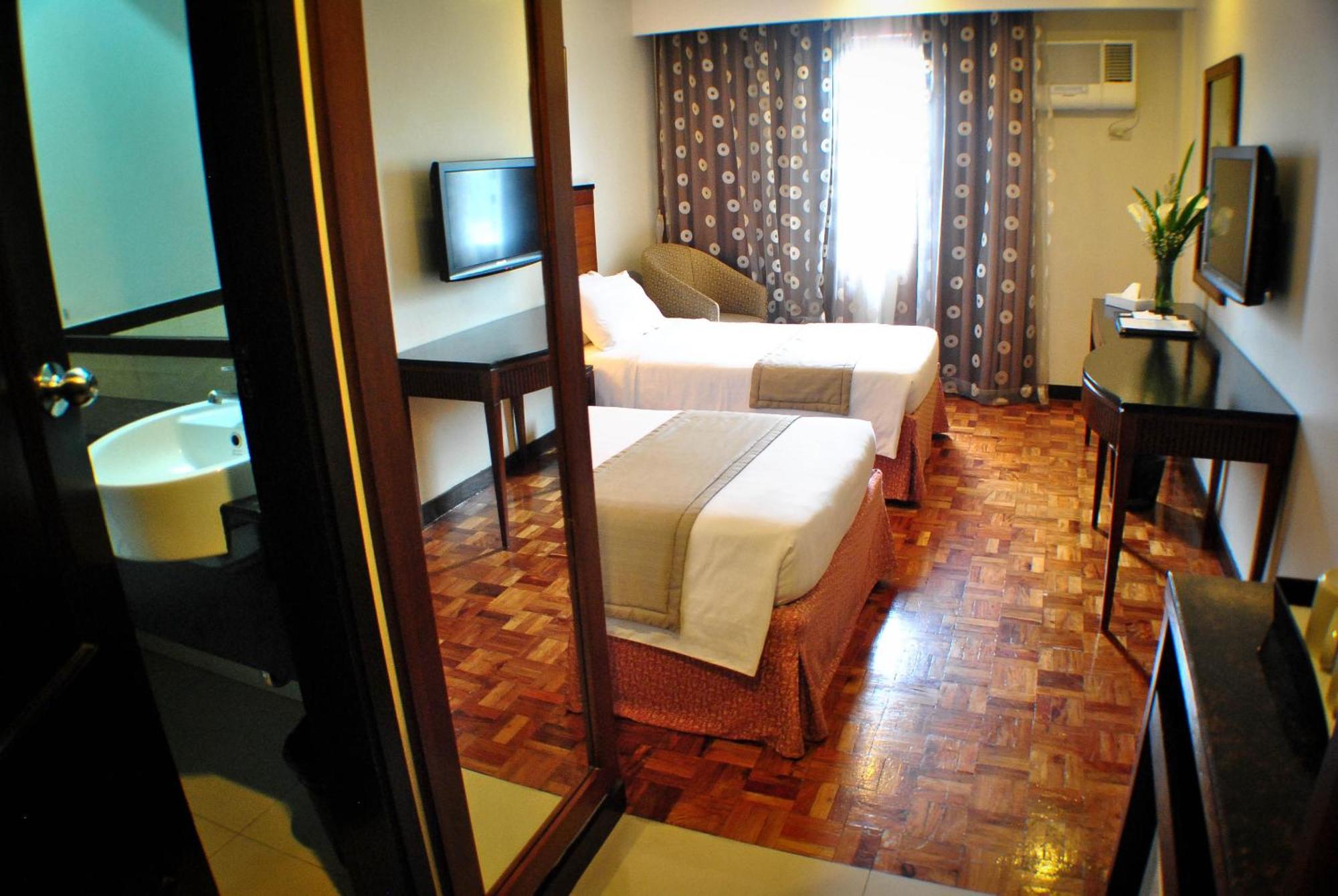Fersal Hotel Neptune Makati Makati City Kültér fotó