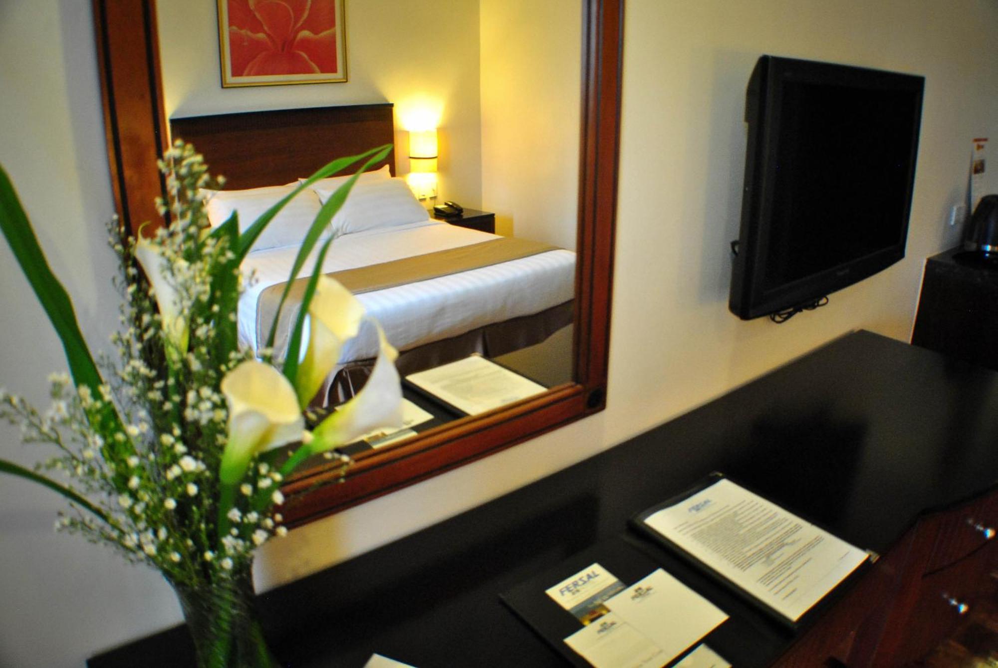 Fersal Hotel Neptune Makati Makati City Kültér fotó