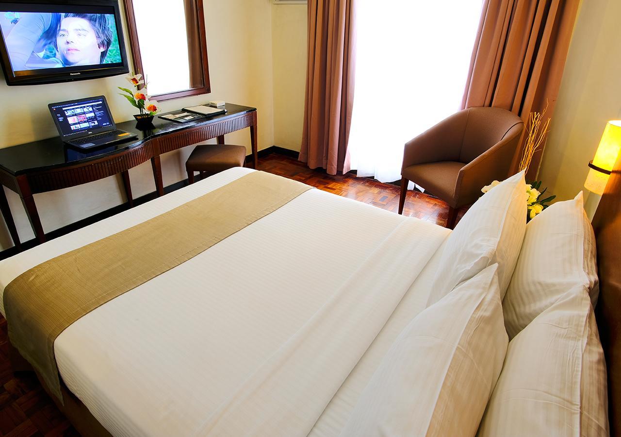Fersal Hotel Neptune Makati Makati City Kültér fotó