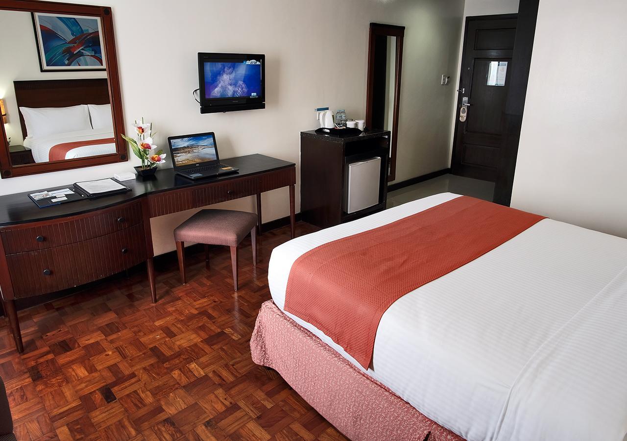 Fersal Hotel Neptune Makati Makati City Kültér fotó